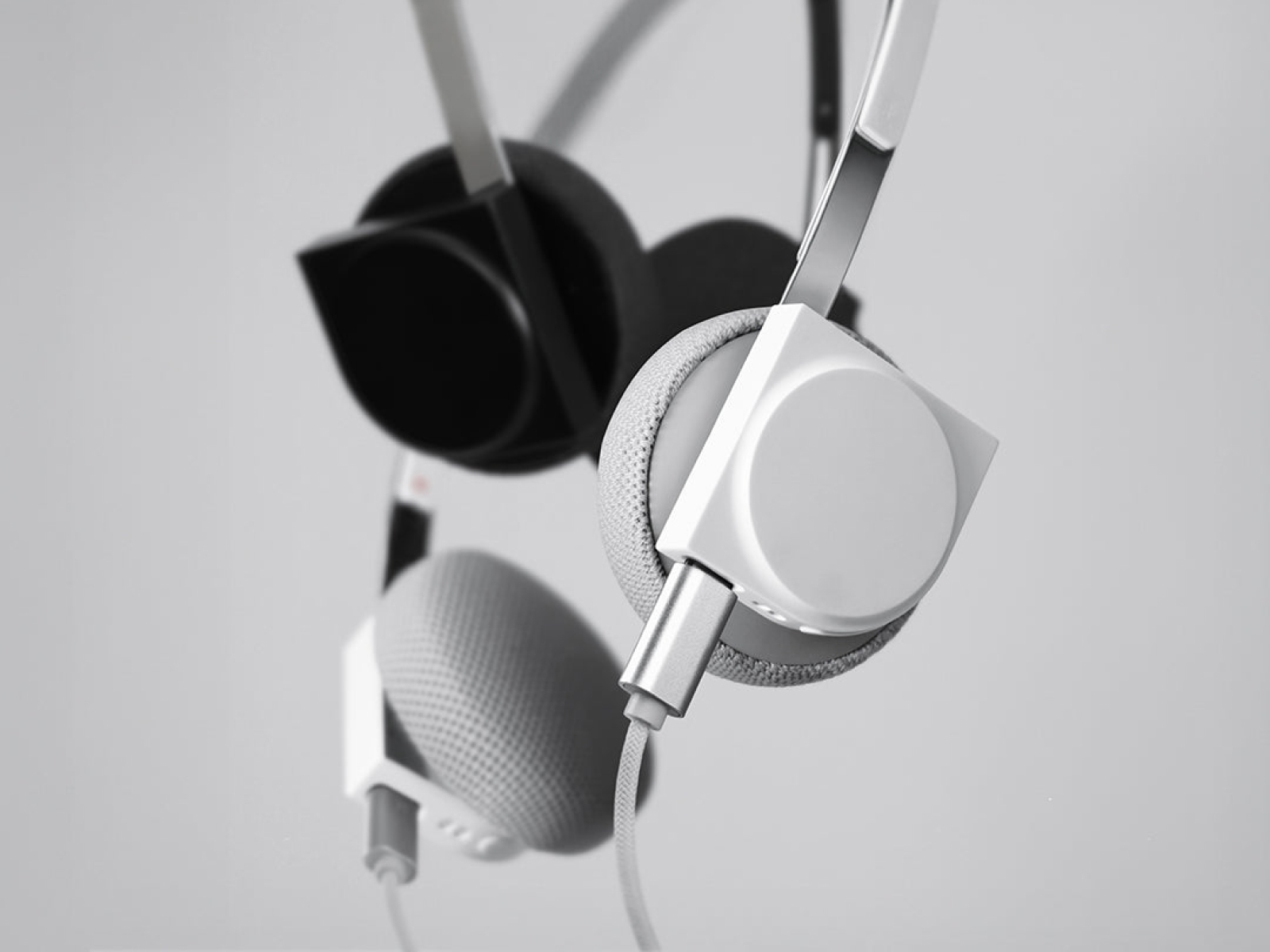 Lightwear HP1: Retro Lightweight Headphones from KM5 - Design Compass